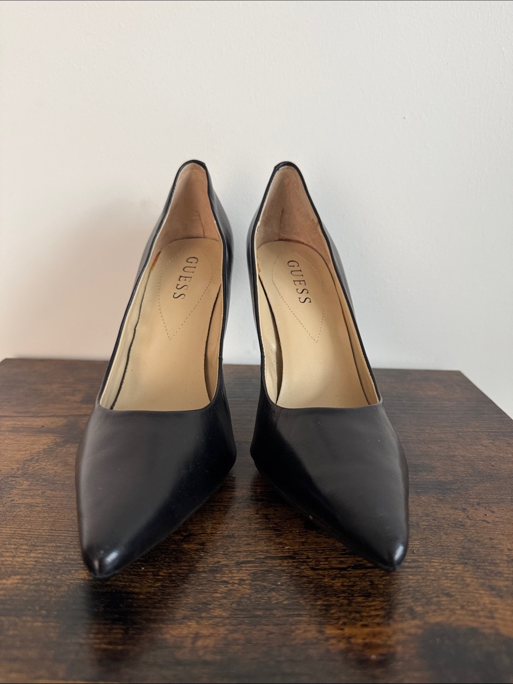 GUESS Cadeo Black Pointed-Toe Leather Pumps